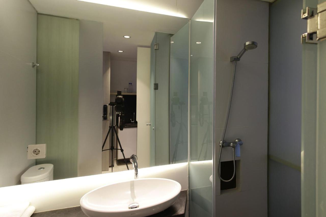 Tujutiga Suites Jakarta Kültér fotó