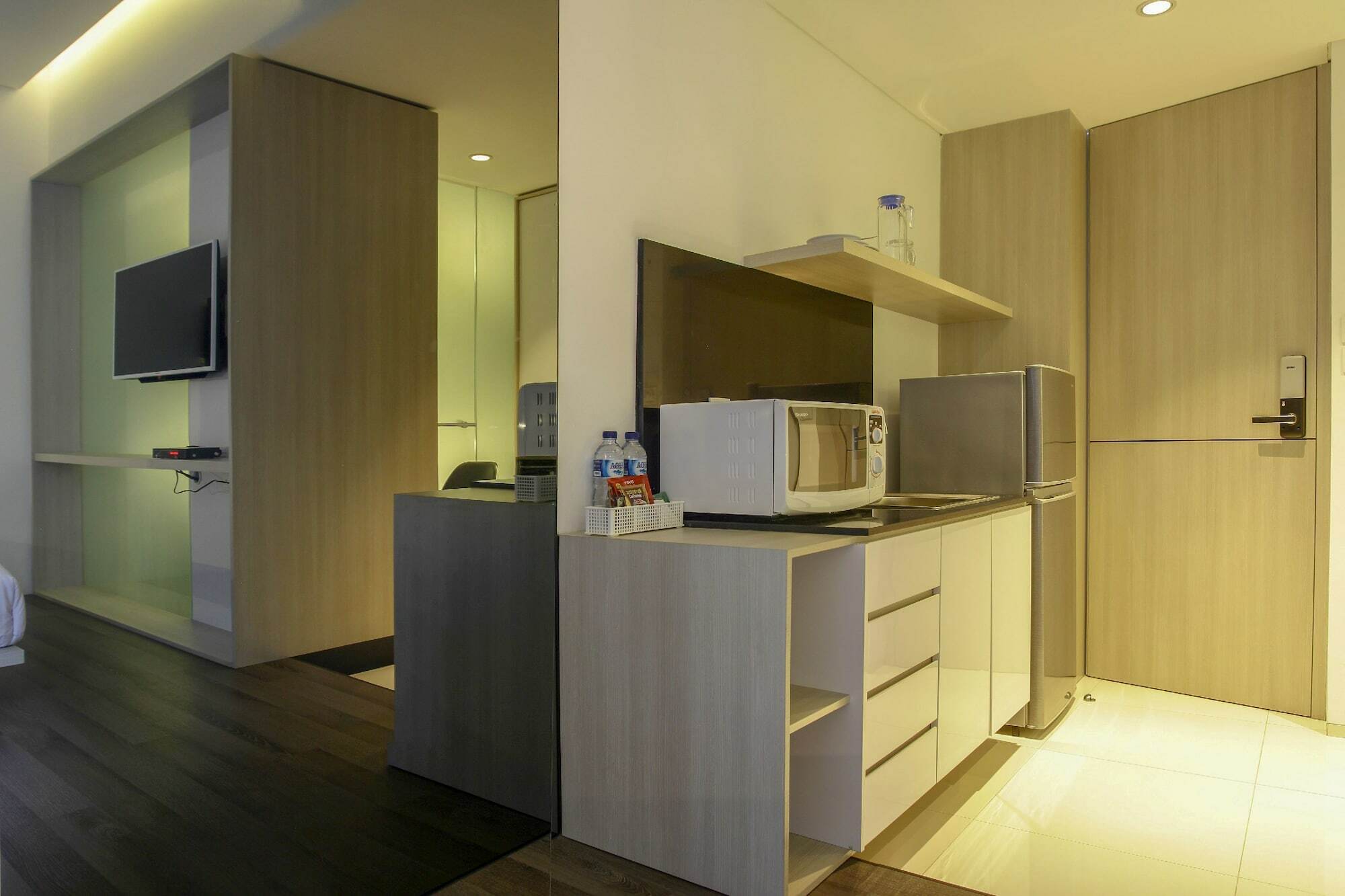 Tujutiga Suites Jakarta Kültér fotó